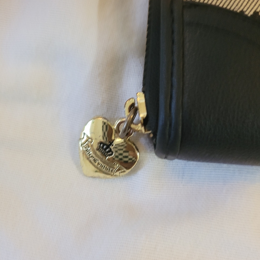 Juicy Couture Black and Cream Signature Wallet - Picture 4 of 9
